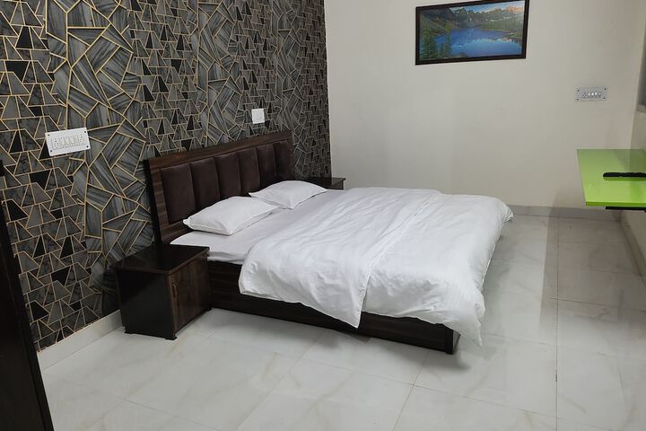Room 10 of 15