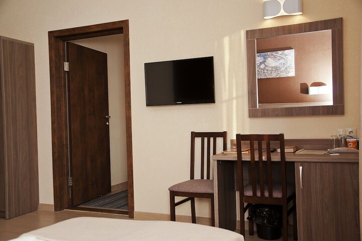 Room 33 of 82