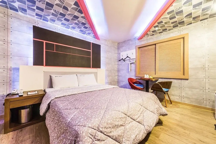Room 34 of 42