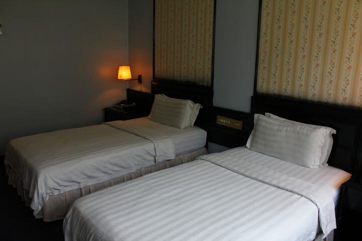 Room 5 of 63
