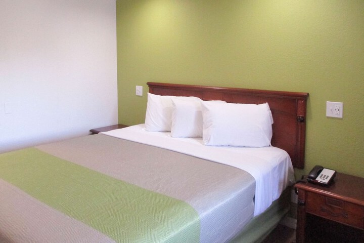 Room 9 of 29