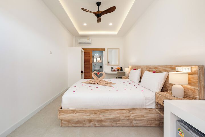 Room 10 of 28