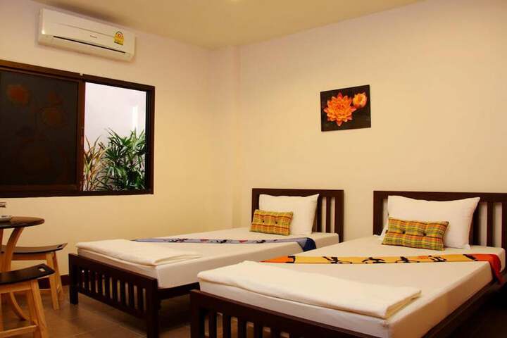 Room 10 of 32