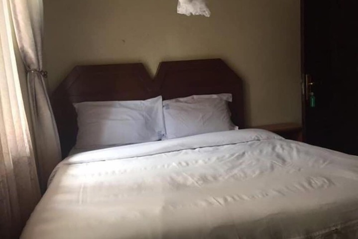 Room 8 of 19