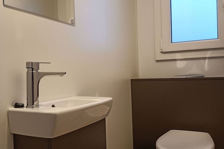 Room 6 of 38