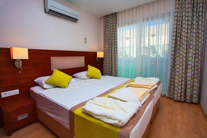 Room 4 of 50