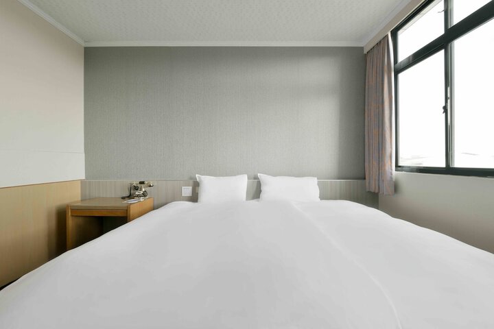 Room 37 of 49