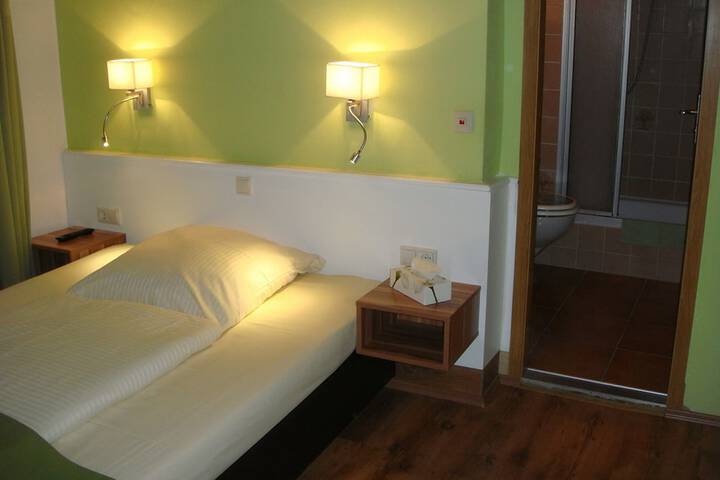 Room 13 of 76