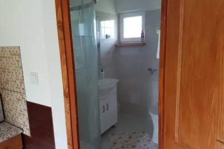 Room 4 of 8