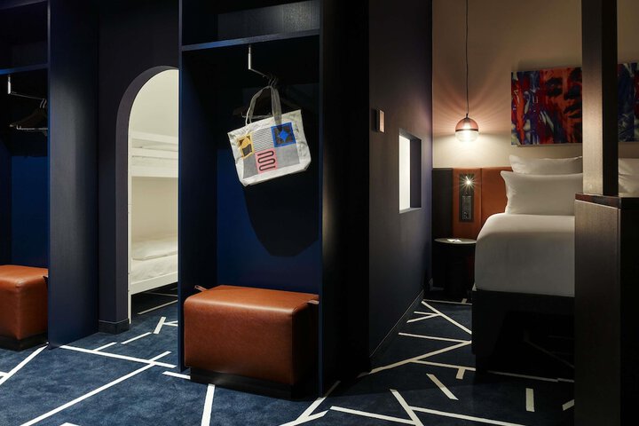 Room 33 of 64