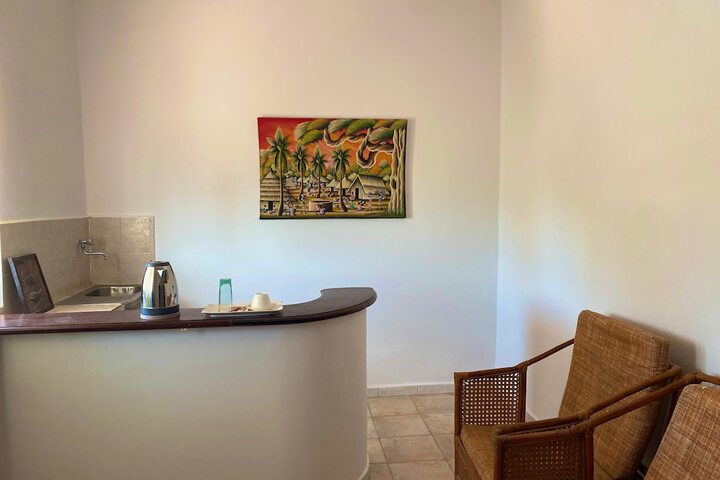 Room 6 of 12
