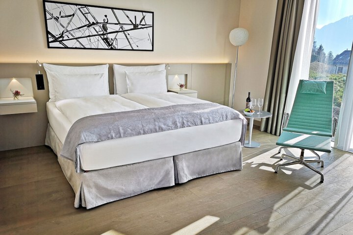 Room 28 of 100