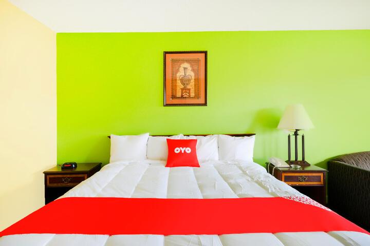 1 King Bed (1 of 13)
