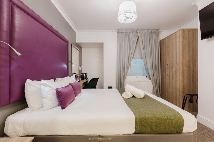 Room 26 of 165