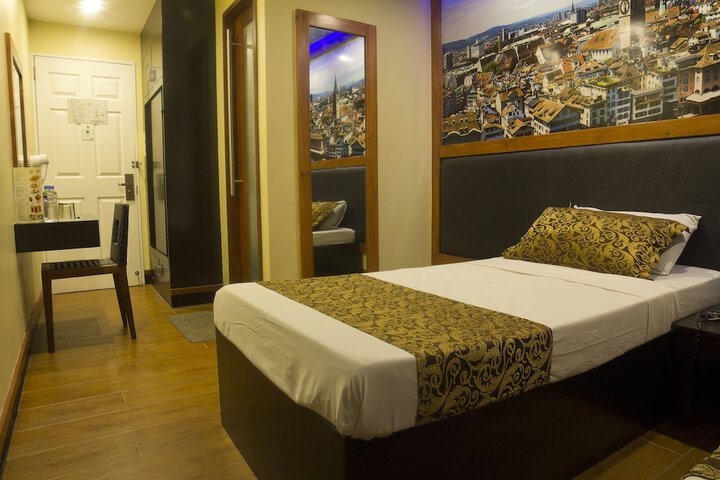 Room 17 of 104