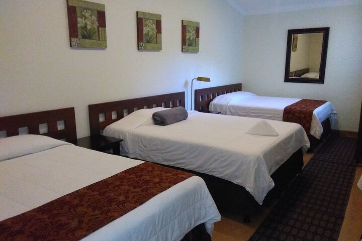 Room 4 of 9