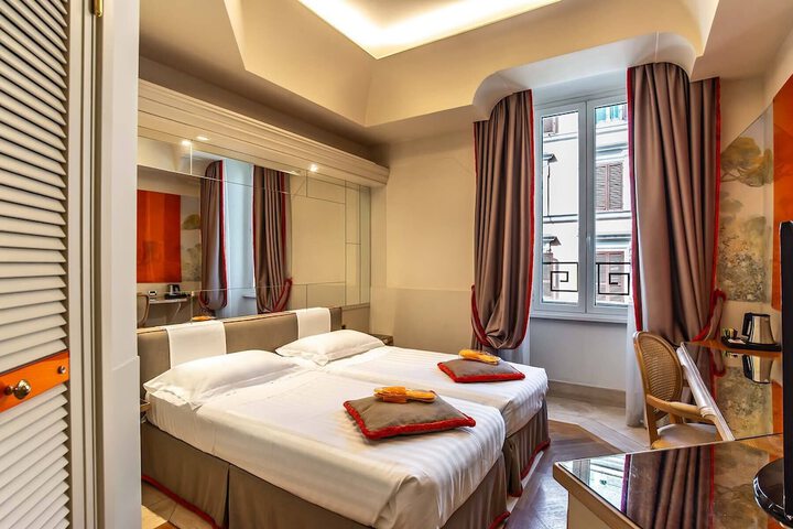 Room 34 of 174