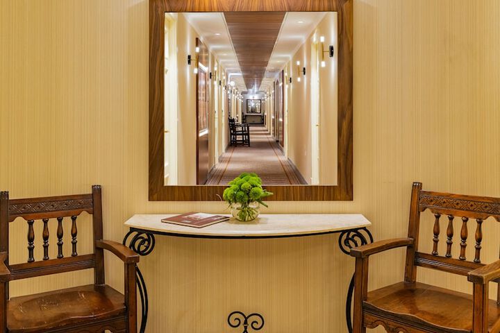 Ballroom/Hall 49 of 66