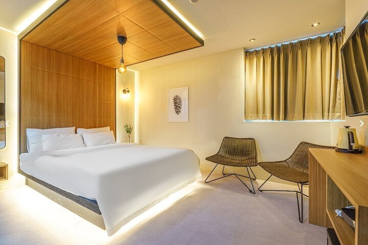 Room 32 of 48