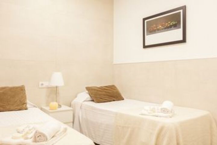 Room 6 of 13