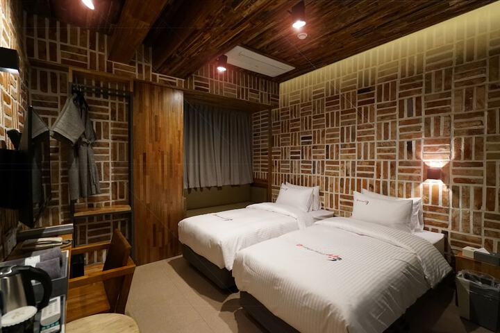 Room 27 of 57