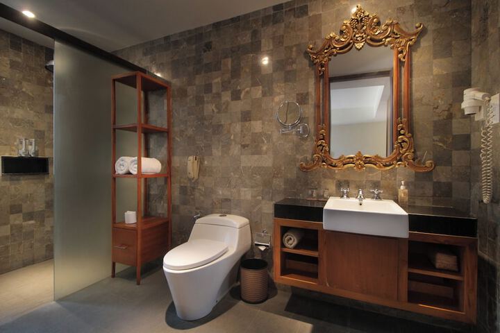 Room 10 of 42