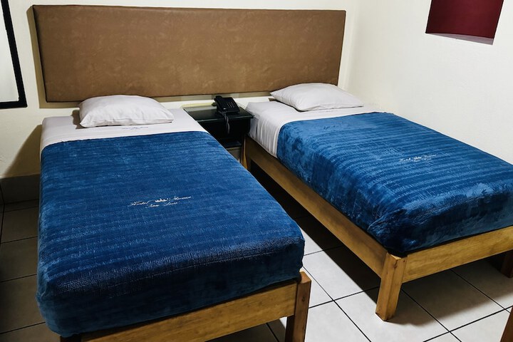 Room 13 of 33