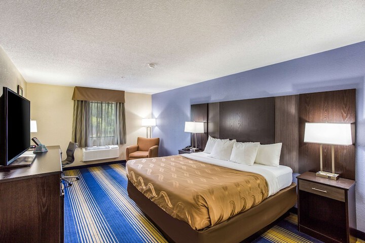 Standard | King Bed (11 of 13)