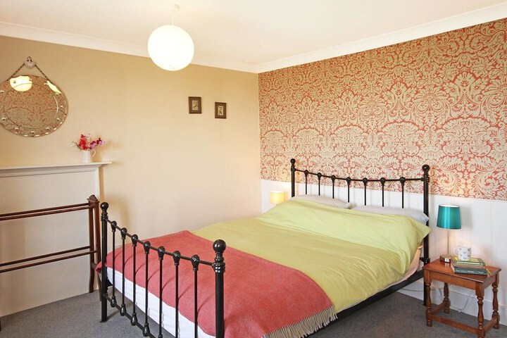 Room 3 of 10