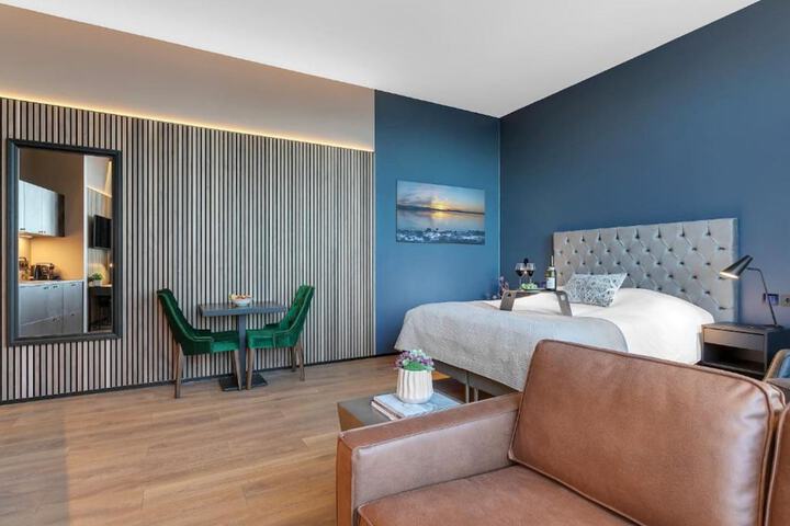 Room 42 of 96
