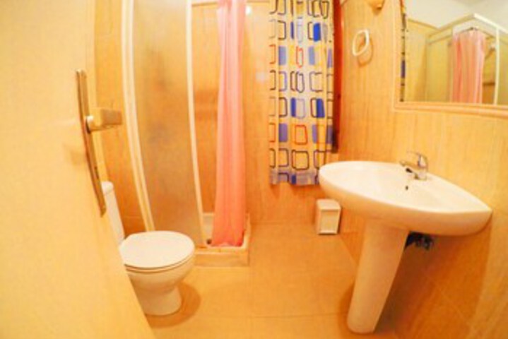 Room 5 of 16