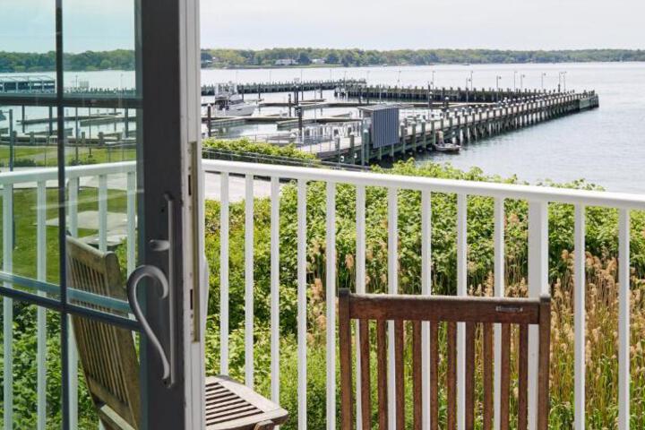 1 King Bed Partial Harbour View Balcony (15 of 42)