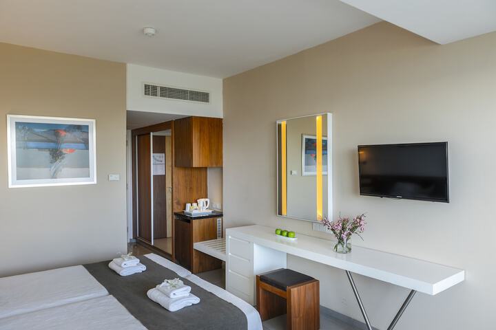 Room 11 of 78