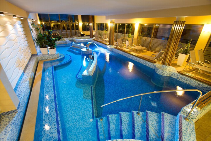 Pool 15 of 32