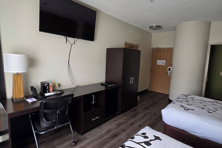 Room 7 of 30