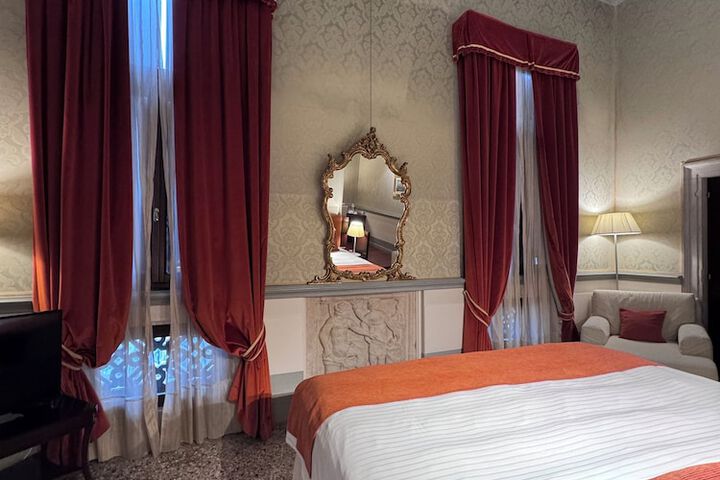 Room 196 of 290
