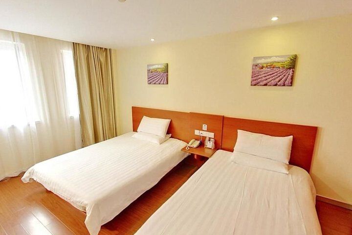 Room 5 of 11