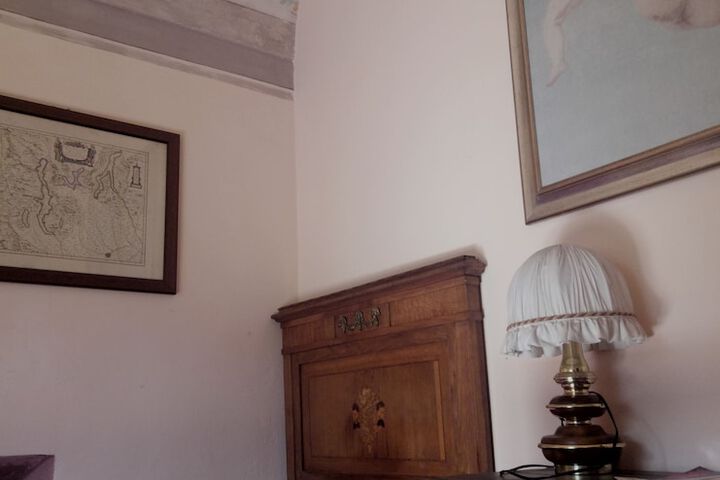 Room 24 of 32