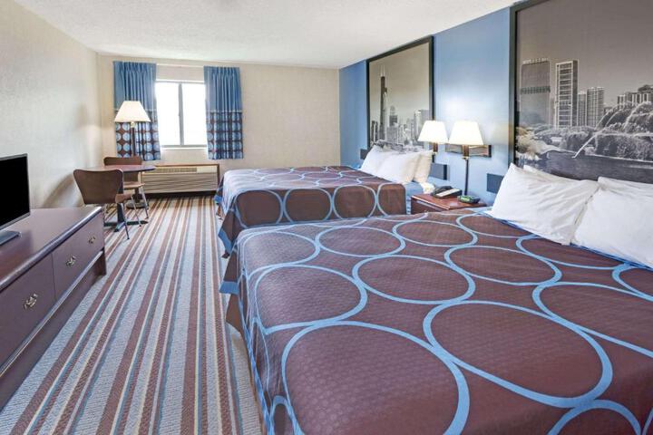 2 Queen Beds (6 of 9)
