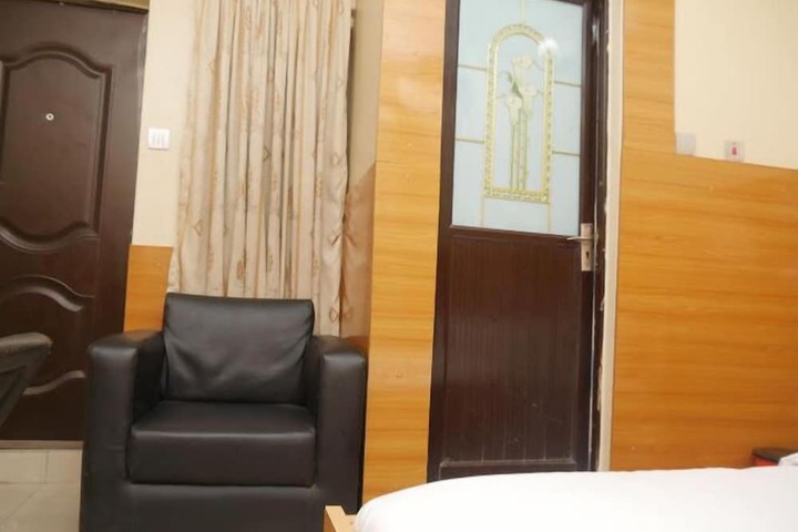 Room 9 of 46