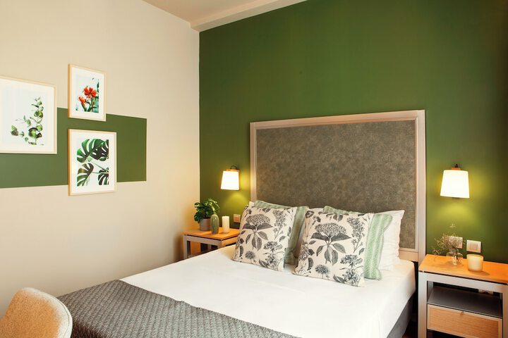 Room 34 of 48
