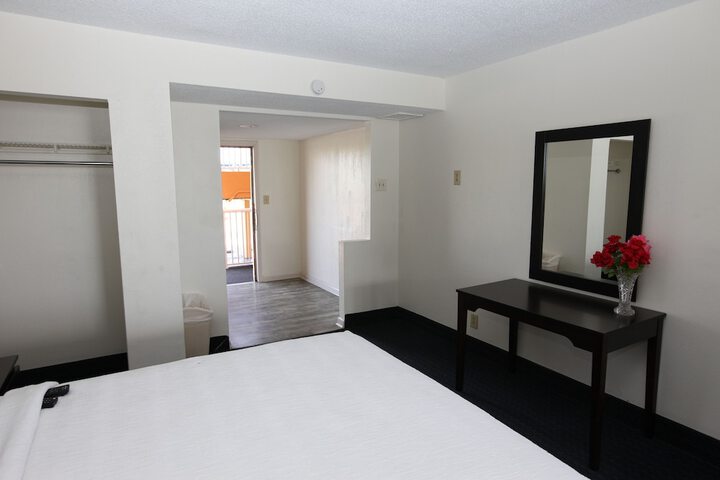 Room 16 of 48