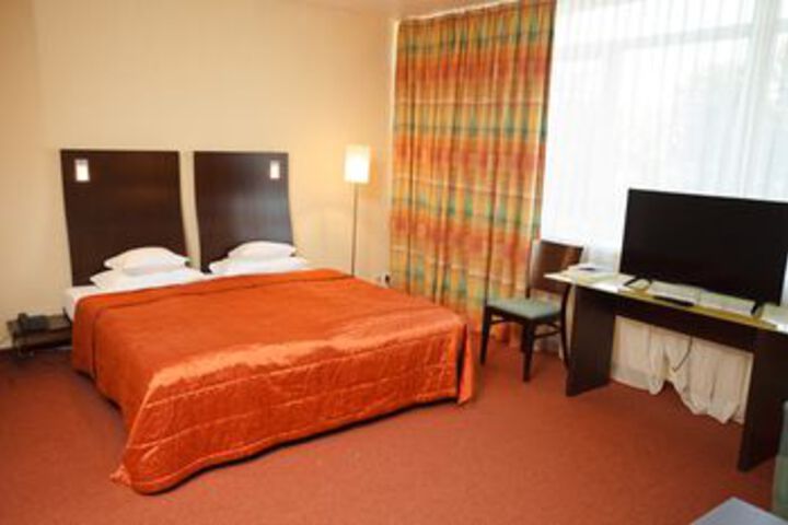 Room 8 of 13