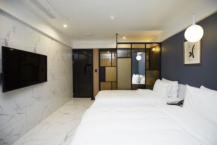 Room 3 of 23