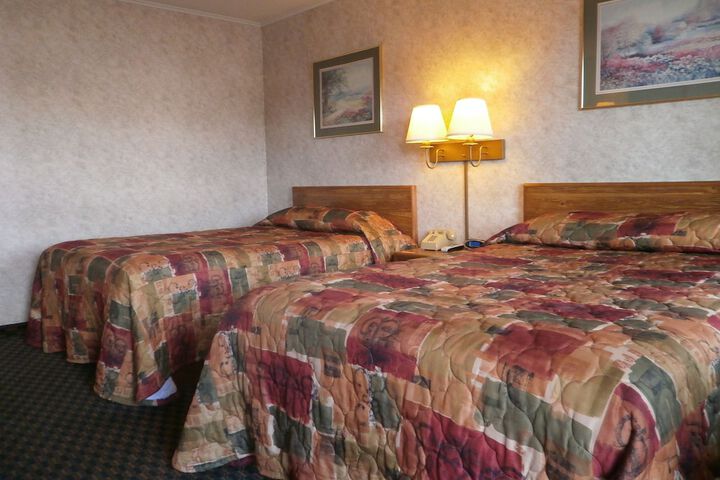 2 Double Beds (6 of 6)