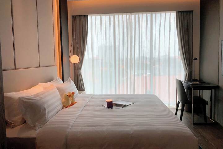 Room 27 of 93