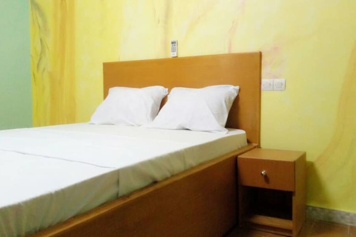 Room 8 of 18