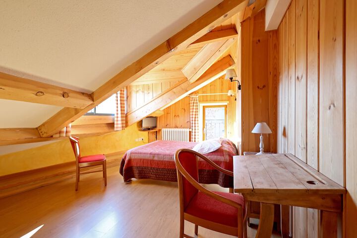 Room 5 of 25