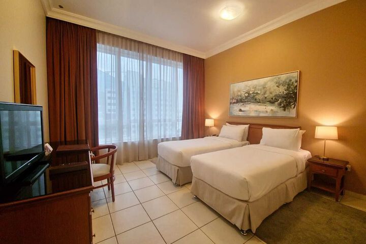 Room 10 of 37