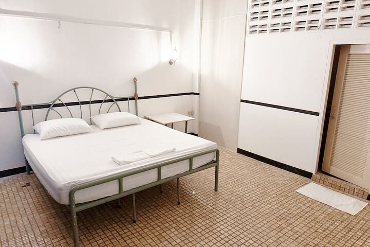 Room 8 of 15